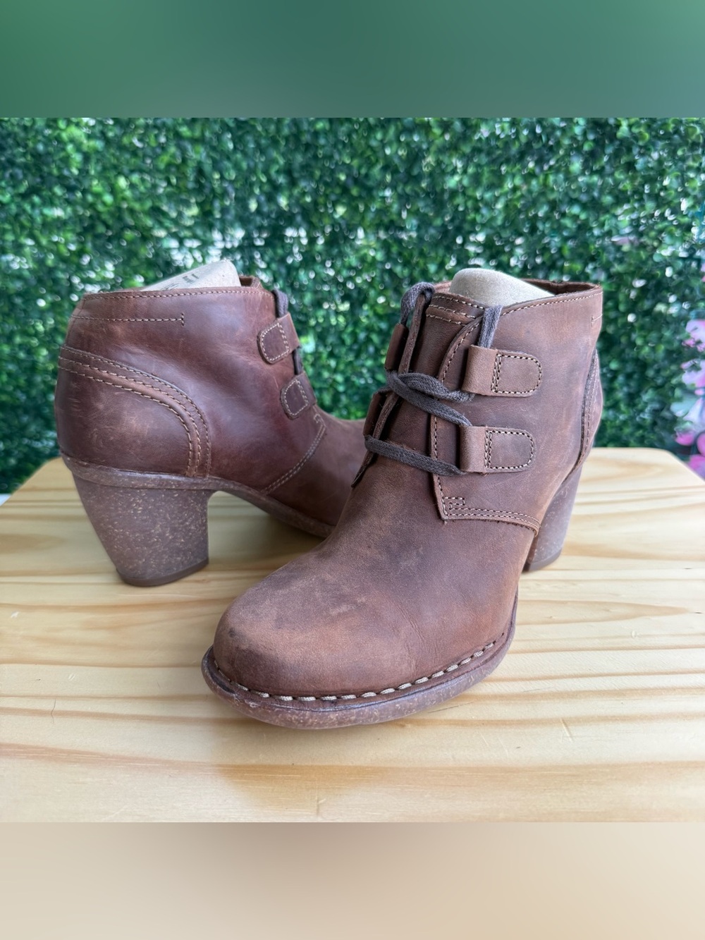 Clarks Artisan Women’s 7.5 Brown Leather Ankle Boots Lace Up Block Heel